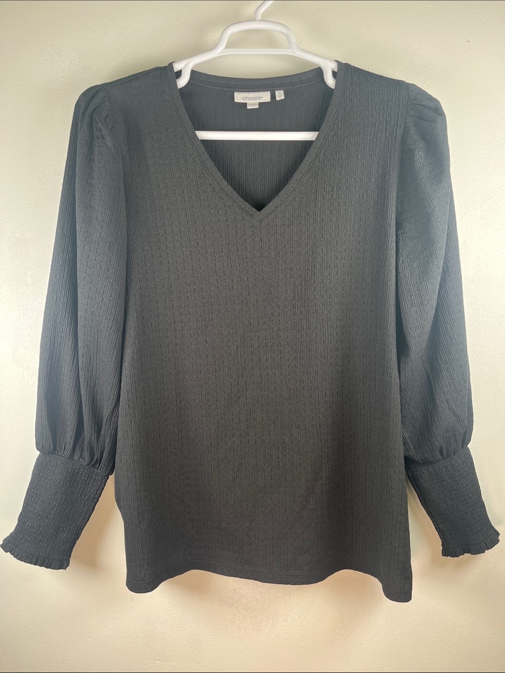 Chico’s Black V-Neck Textured Blouse with Puff Sleeves Sz XL